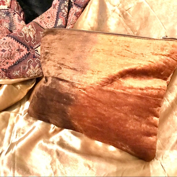 Steve Madden Ombre Crushed Velvet Jasmine Clutch - Picture 3 of 7